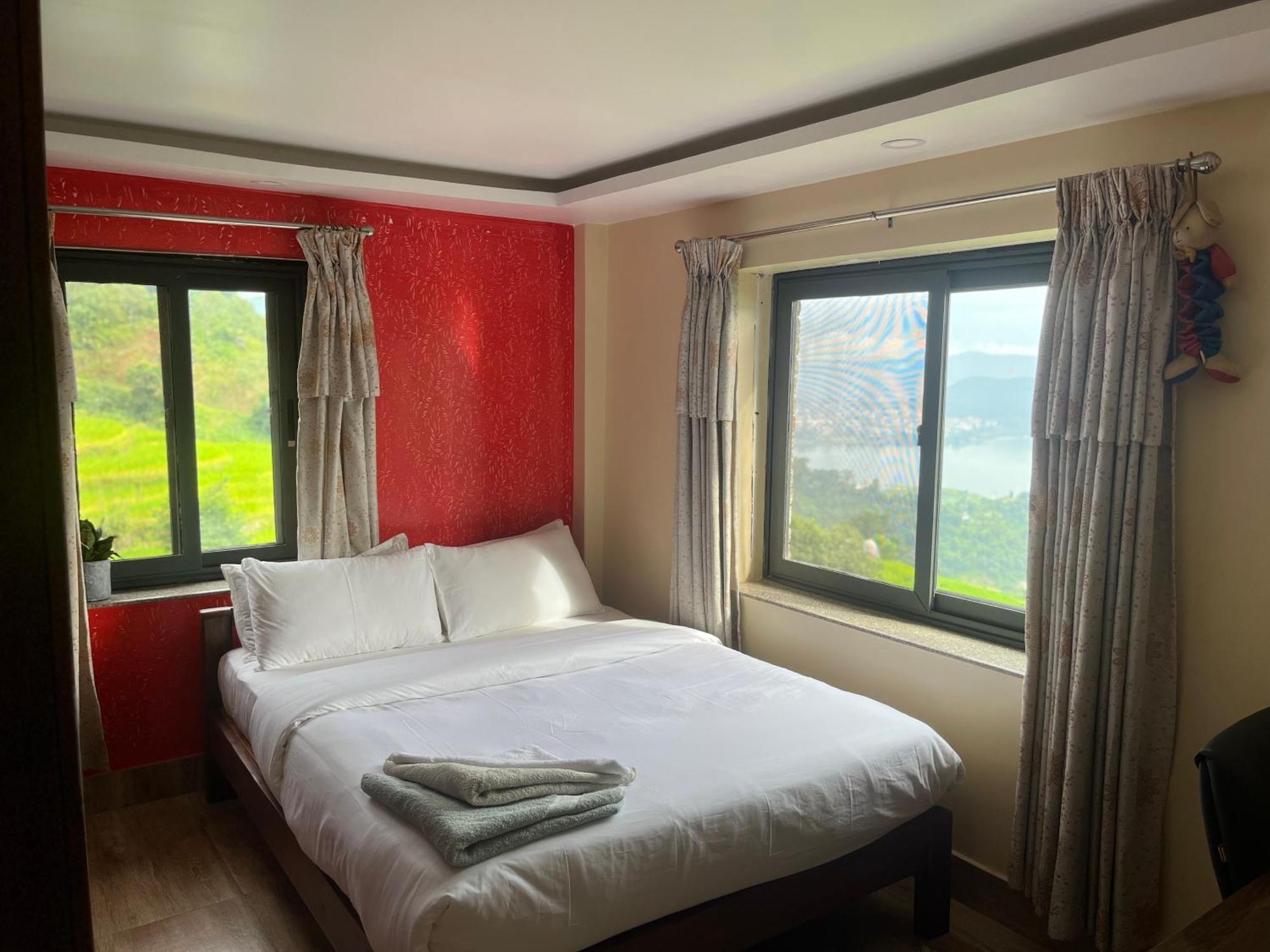 The North Face Inn'S Homestay Pokhara Bagian luar foto